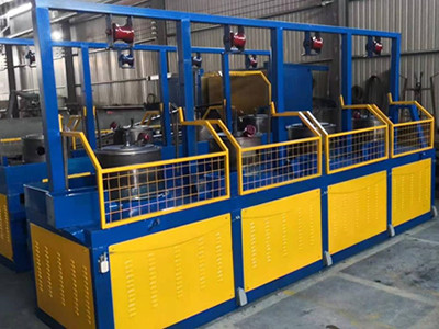 Pulley type wire drawing machine