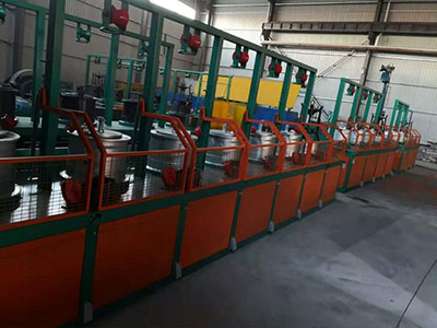 Pulley type wire drawing machine